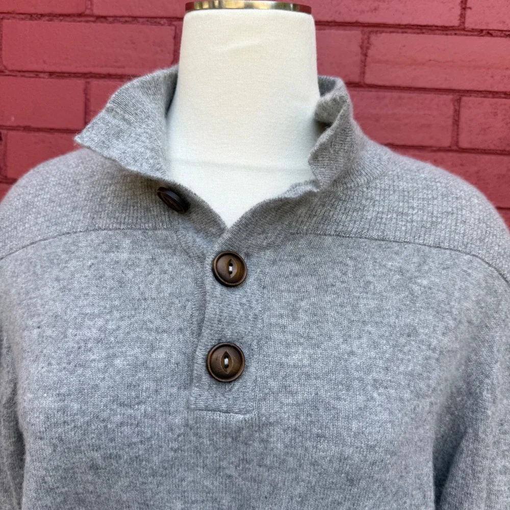 Tahari sweatshirt good